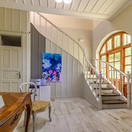 Architectural Gem, Irene Private